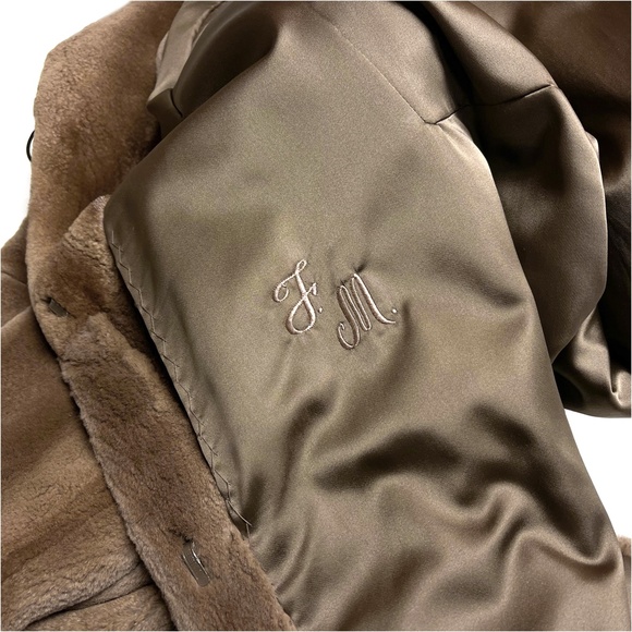 Sheared Fur Coat Designed by Fourrures Laganière Montreal - Picture 9 of 13